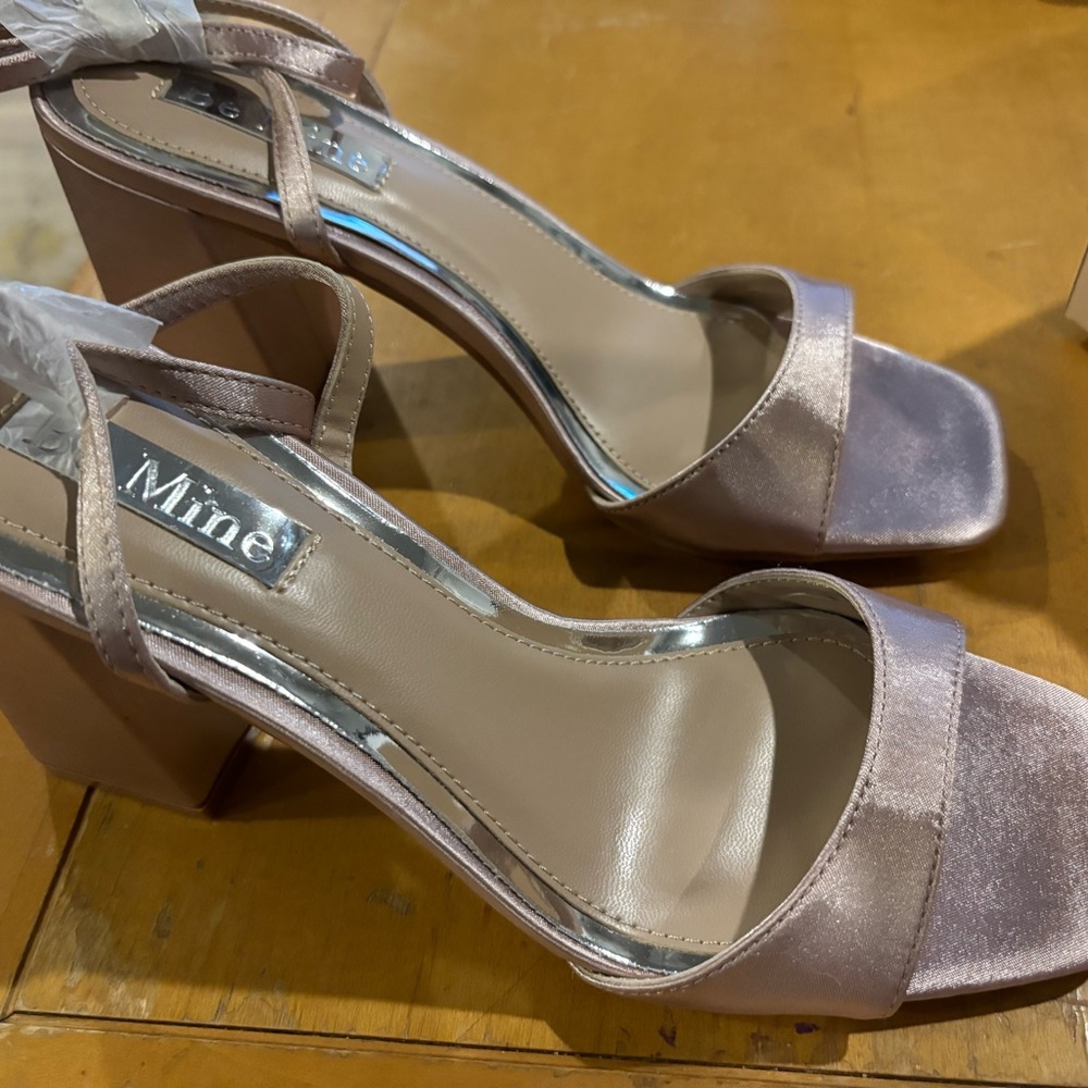 Be Mine Bridal Shoe. Never worn, still in original packaging. Size 5 UK, 7.5 US.